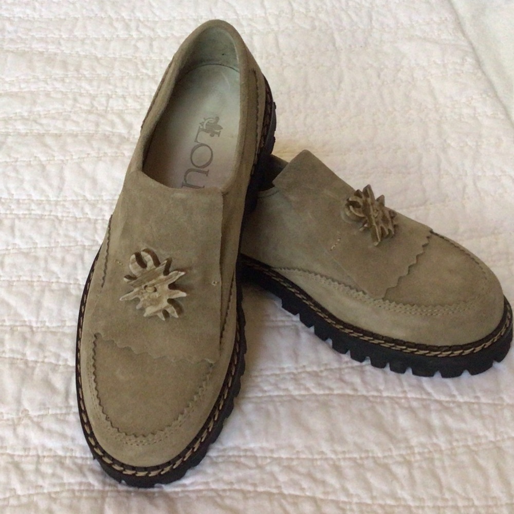 The Louie shoe, size 38, NEW
